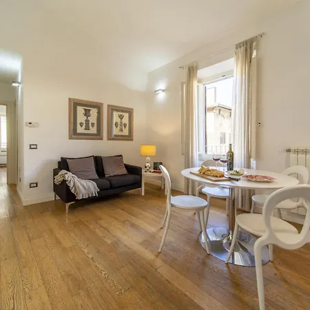 Bright Santa Croce Apartament