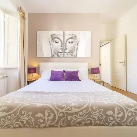 Bright Santa Croce Apartament