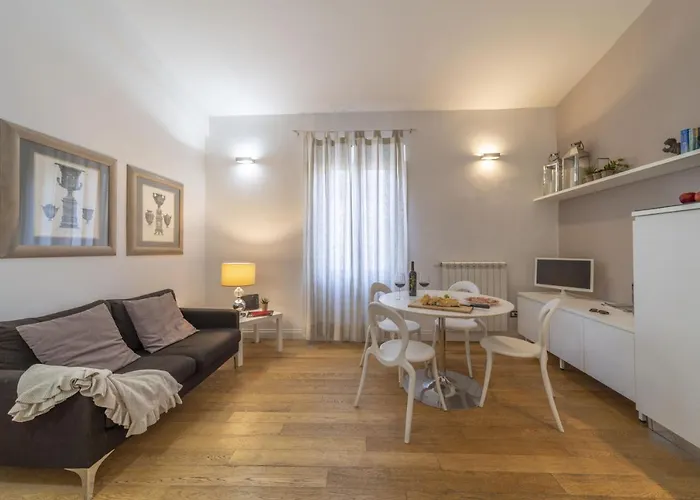 Bright Santa Croce Appartement *